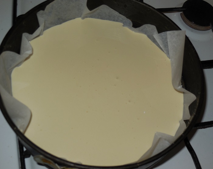 Домашній бісквітний торт з олійно-згущеним кремом