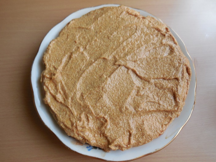 Домашній бісквітний торт з олійно-згущеним кремом