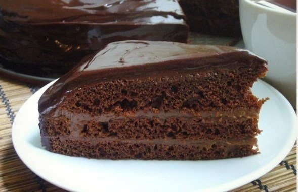 Бисквитный шоколадный торт со сгущенкой и с заварным шоколадным кремом