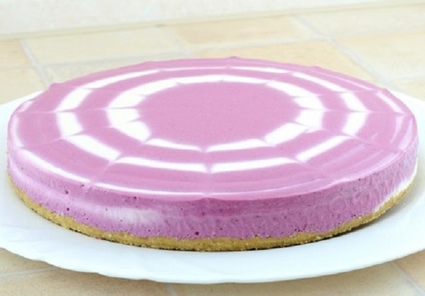 Two-color curd-jelly cake with no-bake biscuits