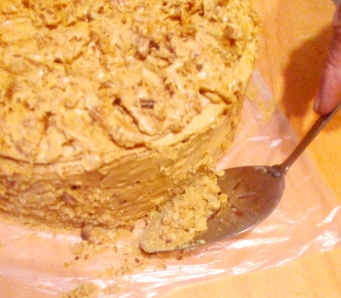 Медовый торт Рыжик с масляным кремом со сгущенкой