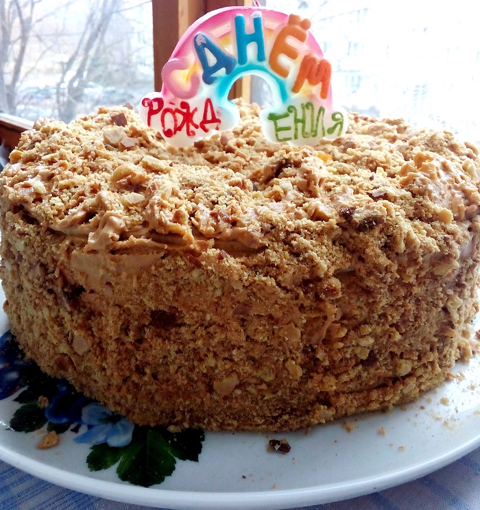 Медовый торт Рыжик с масляным кремом со сгущенкой