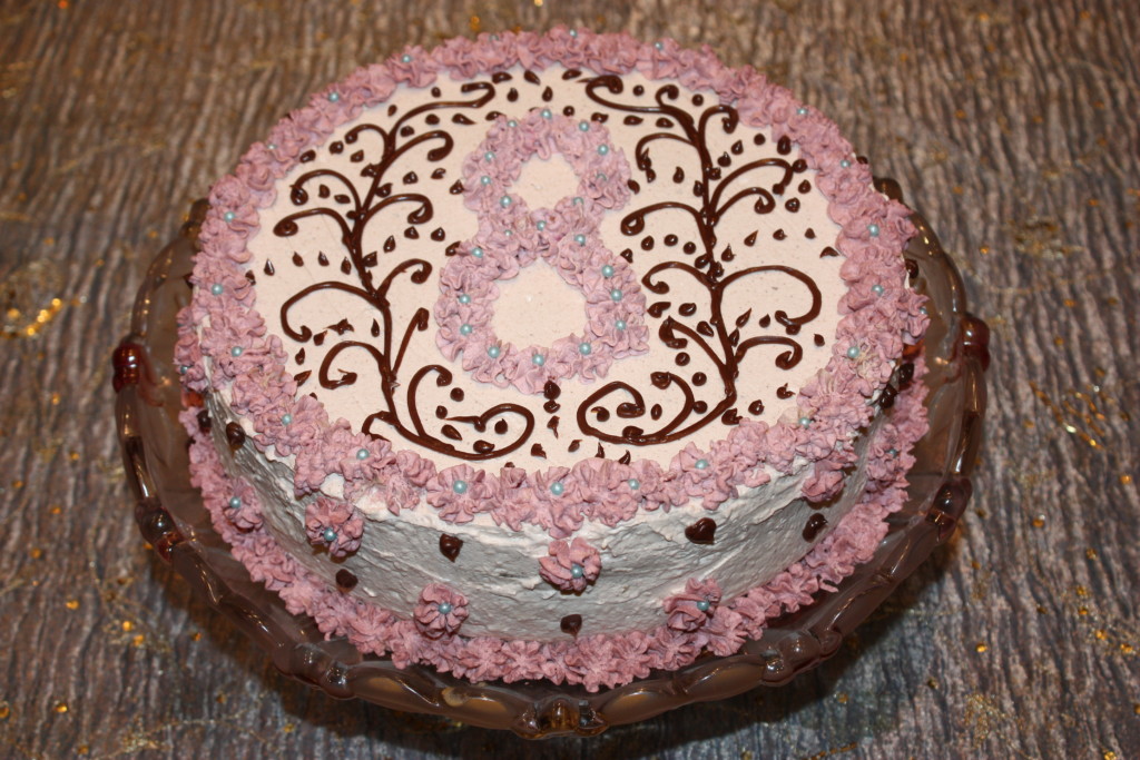 Торт с шоколадным бисквитом, сливочным кремом маскарпоне и ананасовым кремю