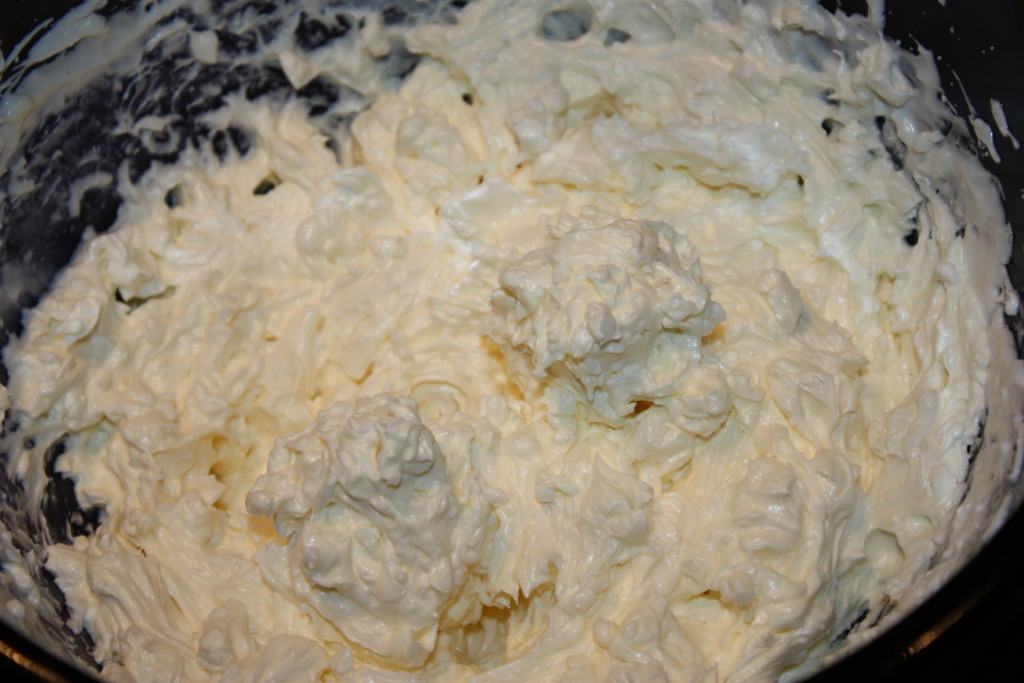 Масляно-белковый крем для торта
