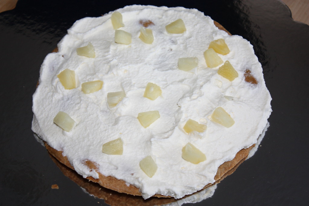Pineapple puff cake with airy protein-butter cream