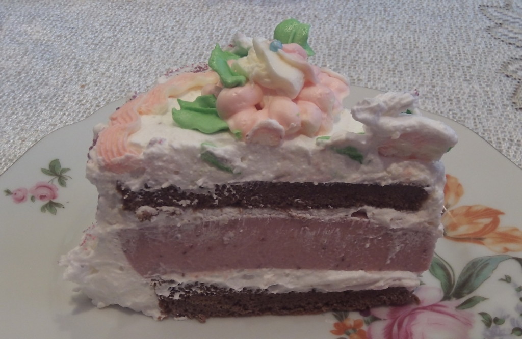 Vanilla cake with chocolate biscuit and mascarpone cream
