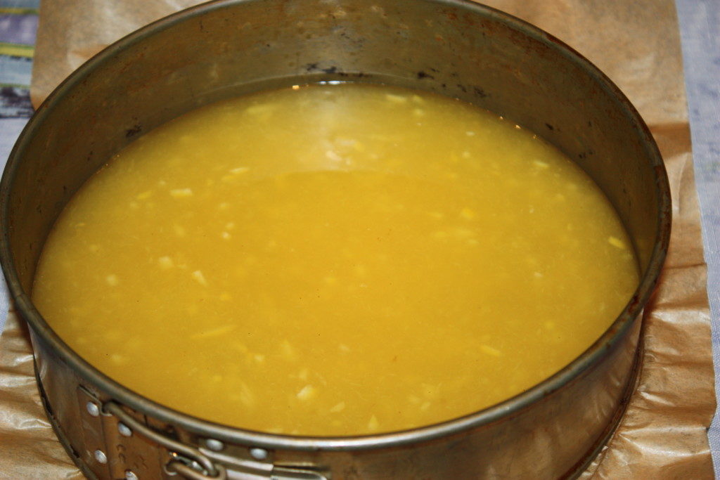 Pineapple compote for cake