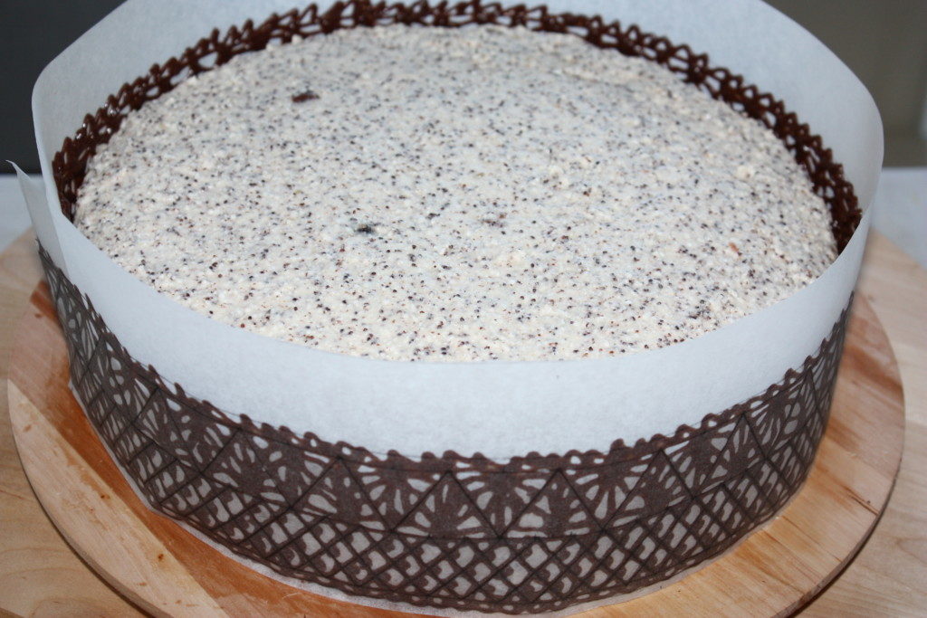 Шоколадный декор на торте