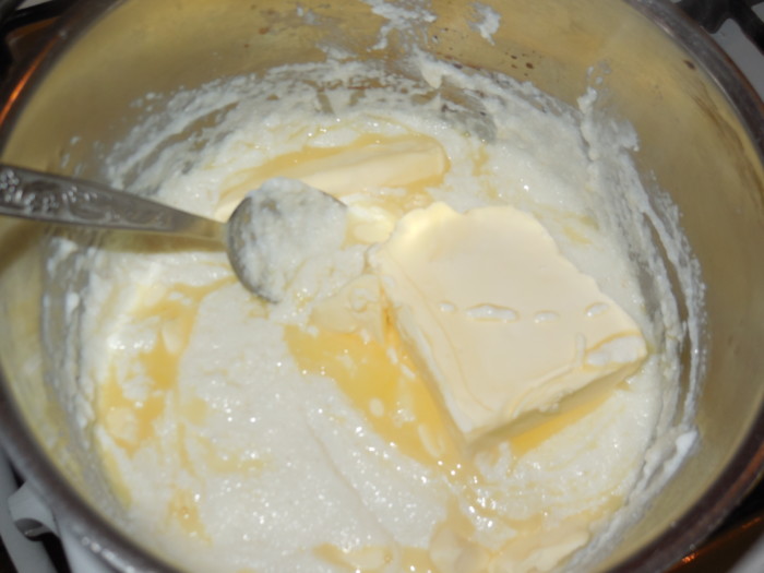 Custard cream Bird&#39;s milk with semolina and lemon 