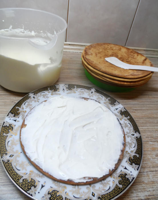 Sour cream cake in a pan