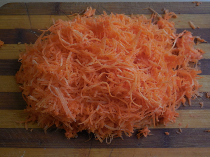 морквяний торт зі сметано-сирним кремом