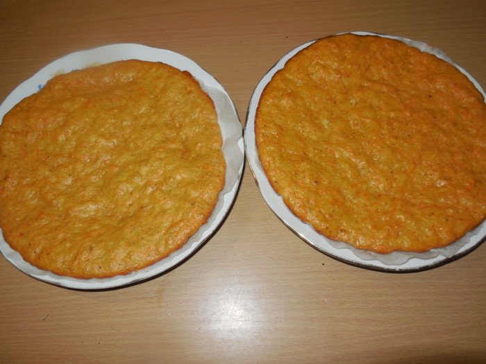 морквяний торт зі сметано-сирним кремом