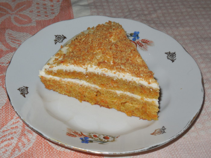 Морквяний торт зі сметанним кремом