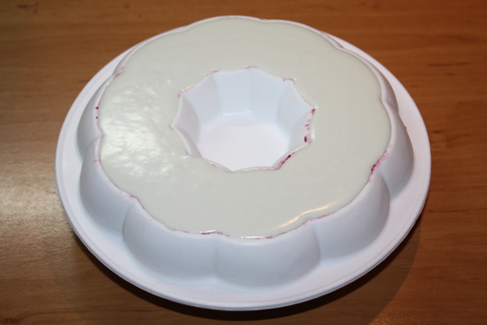 Фіалковий мус для торта з компоті під мармуровим гласажем