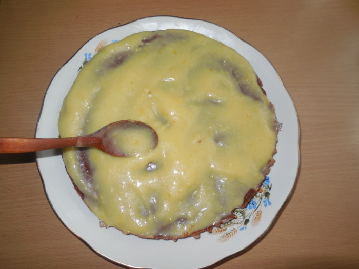 Буряково-шоколадний торт із лимонним курдом
