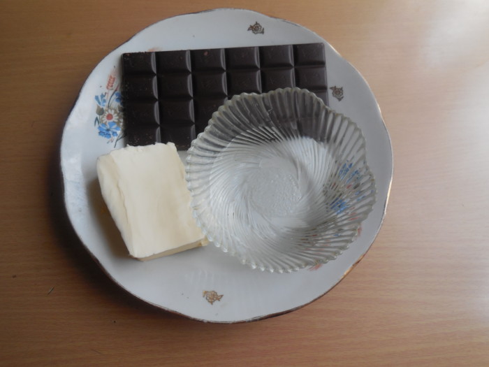 Блискуча шоколадна глазур для торта з шоколаду та олії на воді