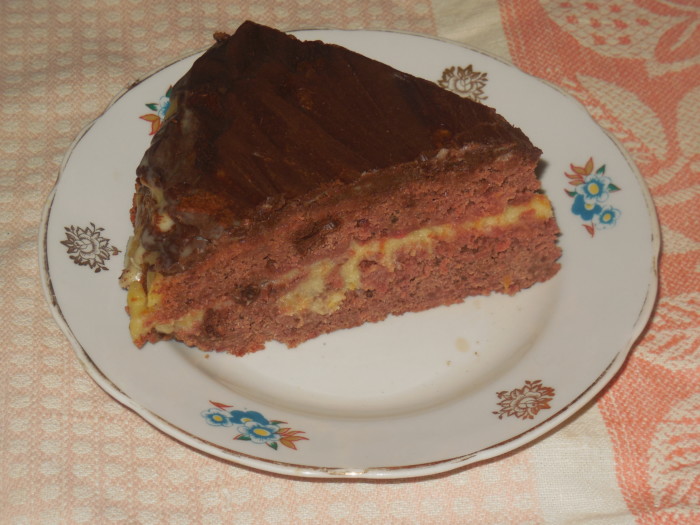 Шоколадно-свекольный торт с лимонным курдом и глазурью