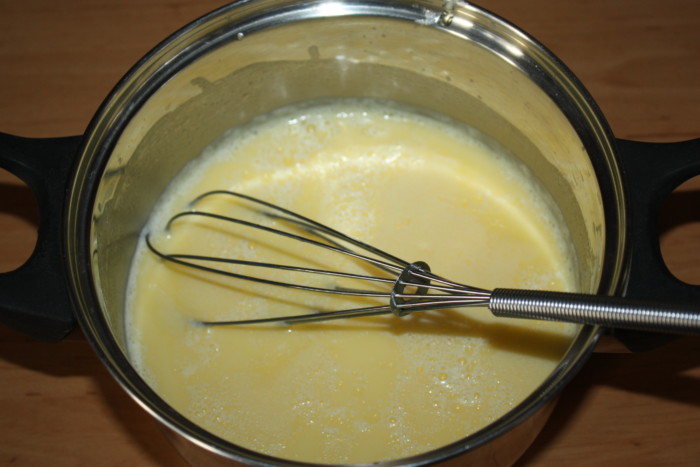 Custard biscuit with hot milk and cream cheese