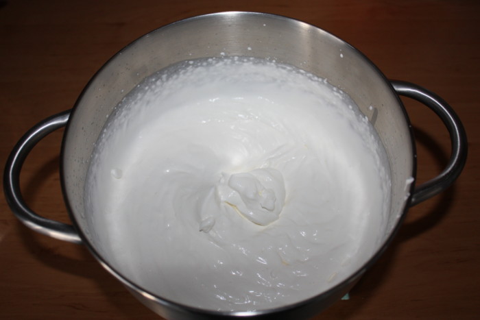 Творожно-йогуртовый торт с велюром