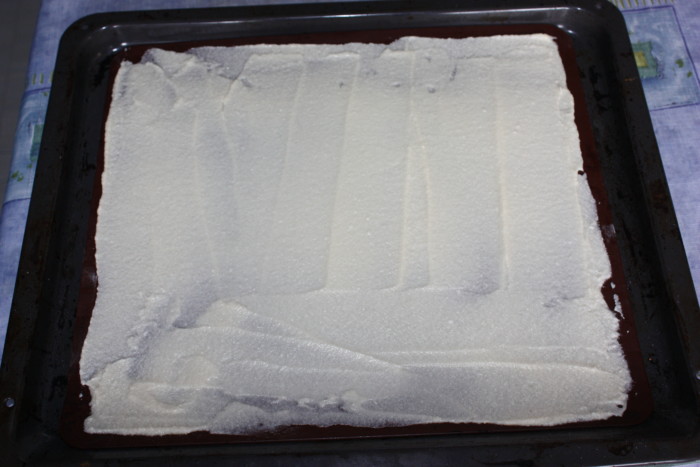 Пластівці роялтин, феєтин або вафельна крихта - проста прикраса для торта 