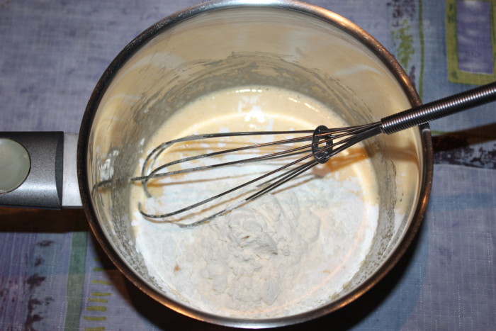 Французький торт Фрезьє з полуницею та кремом муслін