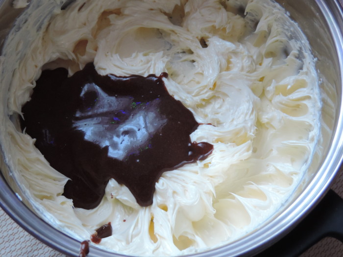 Шоколадный масляно-заварной крем с крахмалом