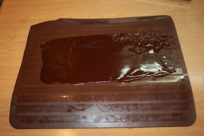 Атлас із шоколаду - шоколадний декор для торта