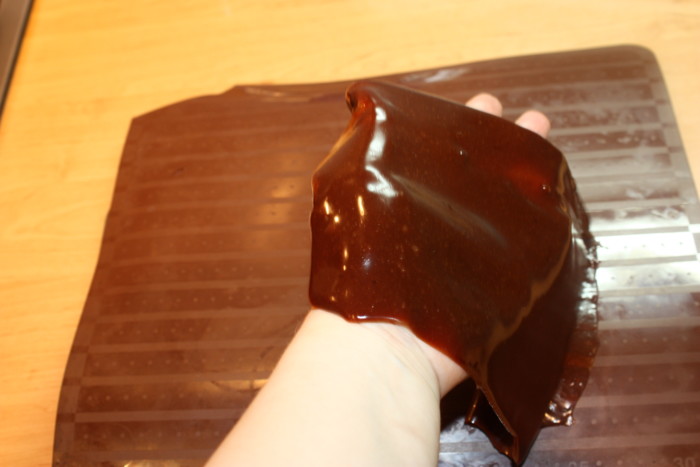 Атлас із шоколаду - шоколадний декор для торта