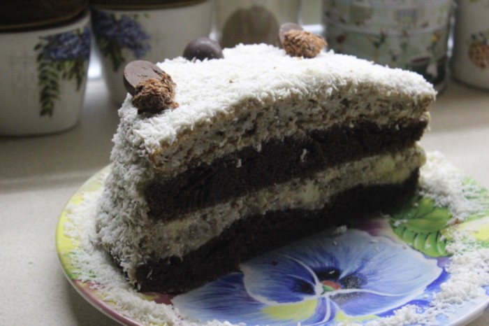 Chocolate hazelnut cake with banana cream