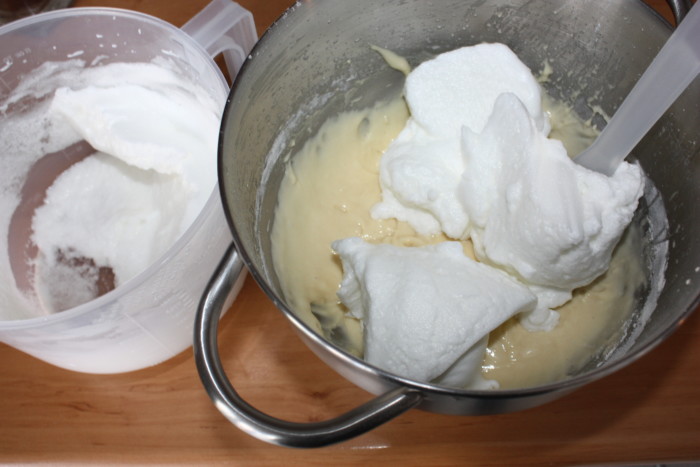 Молочный бисквит с растительным маслом - воздушный и нежный