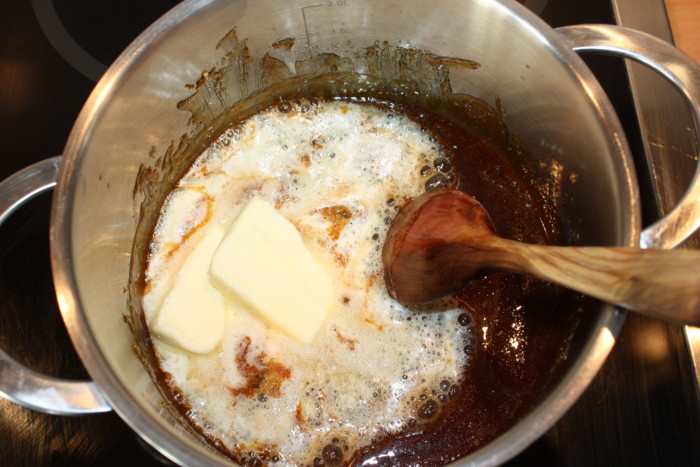 Соленая сливочная карамель с желатином и орехами