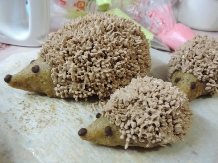 Cake Hedgehogs - homemade cake made from cookies or biscuit crumbs