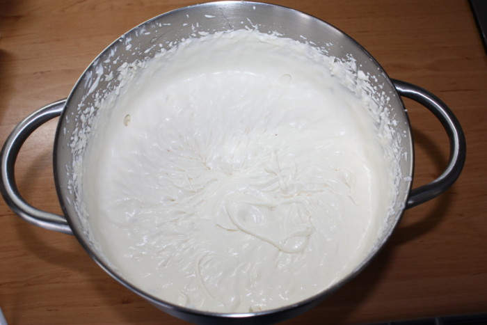 Butter curd cream - the best cream for decorating a cake