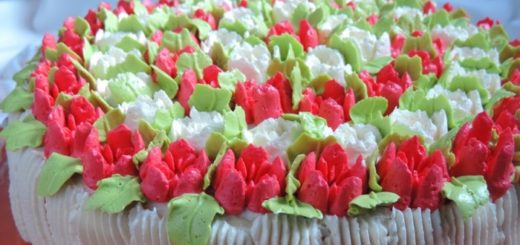 Тюльпани з крему - проста прикраса торта