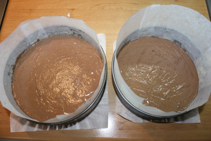 Заварной шоколадный бисквит на кипятке и сметане