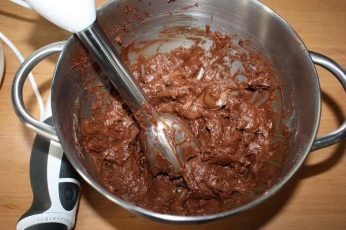Шоколадно-грушевий торт із трюфелями