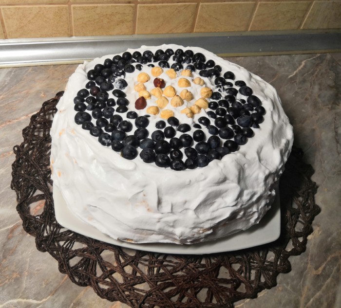 Горіховий торт без борошна - смачний повітряний меренговий торт з горіхами та голубиною