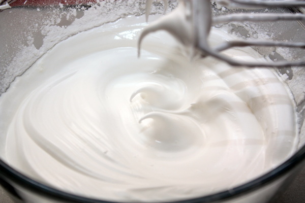 Protein cream for cake or how to beat proteins with sugar