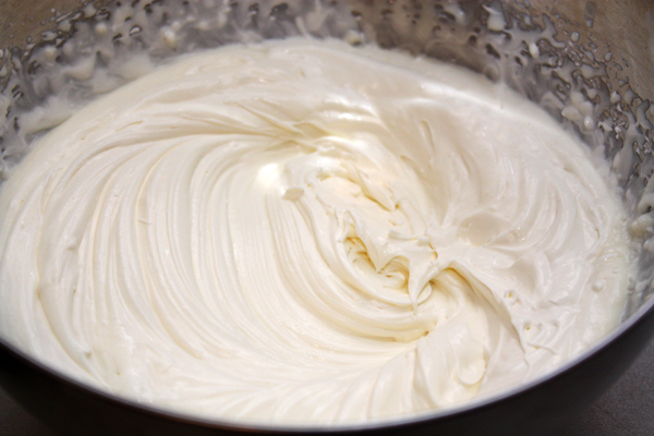 butter cream with powdered sugar